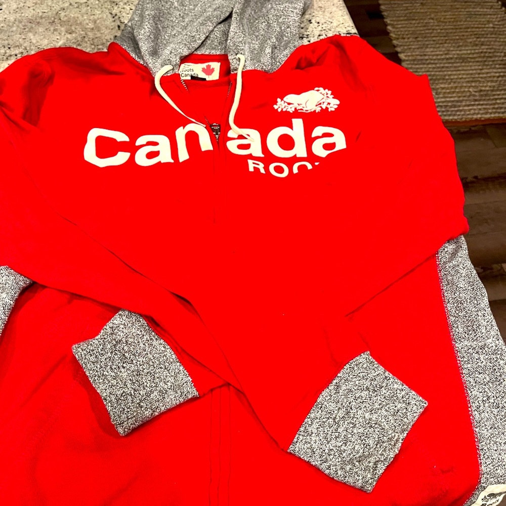 Roots men’s sweatshirt size M fits Ladies L